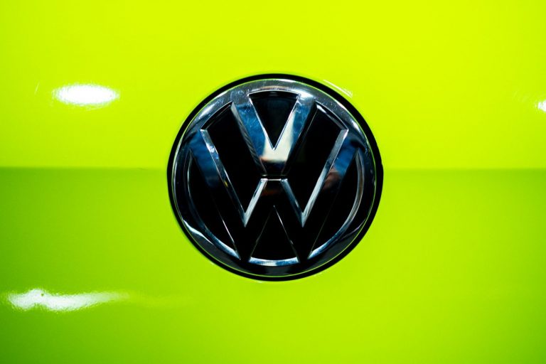 Full carwrap Volkswagen GTE Toxic green