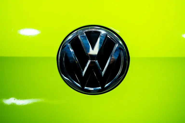 Full carwrap Volkswagen GTE Toxic green