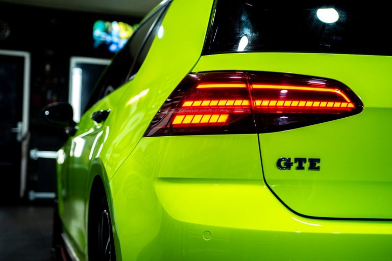 Full carwrap Volkswagen GTE Toxic green